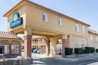 Photo 2 - Days Inn by Wyndham Bishop