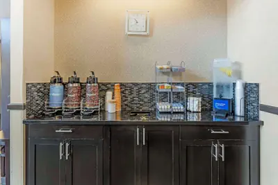 Photo 5 - Comfort Suites Near Vancouver Mall