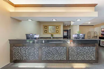 Photo 3 - Comfort Suites Near Vancouver Mall