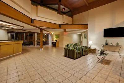 Photo 4 - La Quinta Inn & Suites by Wyndham St. Pete-Clearwater Airpt