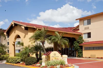 Photo 2 - La Quinta Inn & Suites by Wyndham St. Pete-Clearwater Airpt