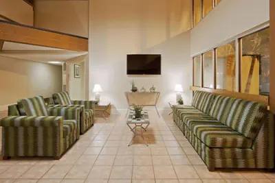 Photo 3 - La Quinta Inn & Suites by Wyndham St. Pete-Clearwater Airpt