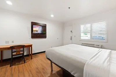 Photo 4 - Motel 6 Ontario, CA - Convention Center - Airport