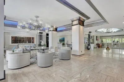 Photo 5 - Ocean Manor Beach Hotel