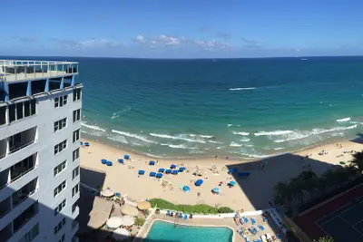 Photo 2 - Ocean Manor Beach Hotel