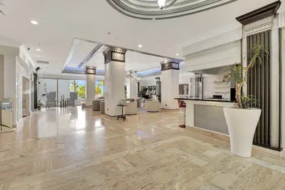 Photo 3 - Ocean Manor Beach Hotel