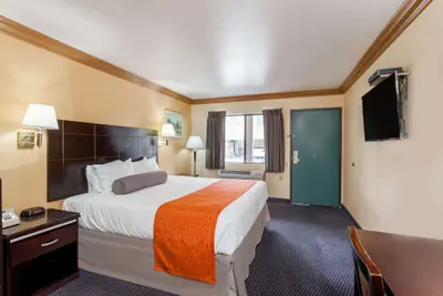 Photo 4 - Howard Johnson by Wyndham Norco