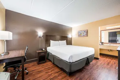 Photo 5 - Econo Lodge Columbus near Airport