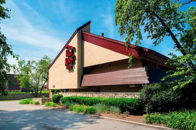 Photo 2 - Red Roof Inn Rockford East – Casino District