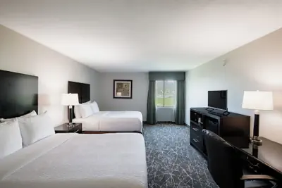 Photo 5 - The Garden Executive Hotel