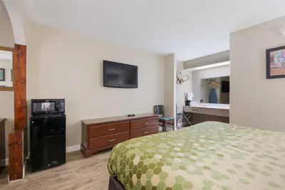 Photo 5 - Econo Lodge Inn & Suites Knoxville East