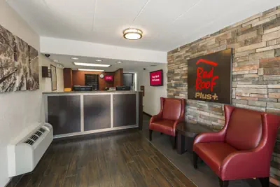 Photo 4 - Red Roof Inn PLUS+ St Louis - Forest Park/ Hampton Ave 