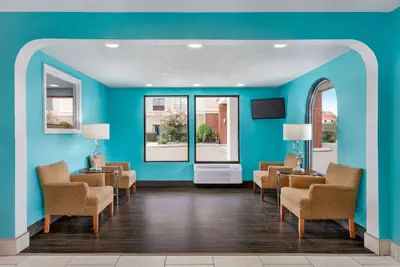 Photo 3 - Howard Johnson by Wyndham Chattanooga Lookout Mountain I-24