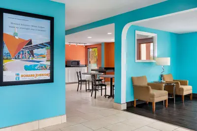 Photo 4 - Howard Johnson by Wyndham Chattanooga Lookout Mountain I-24