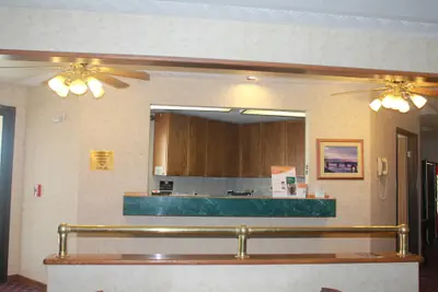 Photo 2 - Econo Lodge Oacoma - Chamberlain West