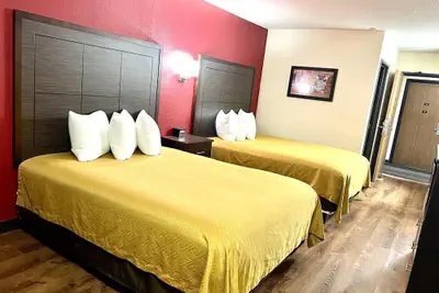 Photo 5 - Econo Lodge Oacoma - Chamberlain West