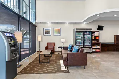Photo 4 - Quality Inn & Suites at Tropicana Field