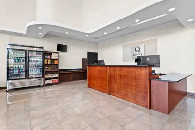 Photo 3 - Quality Inn & Suites at Tropicana Field