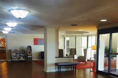 Photo 3 - Ramada by Wyndham Metairie New Orleans Airport