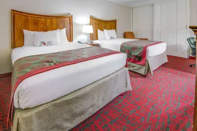 Photo 2 - Ramada by Wyndham Metairie New Orleans Airport