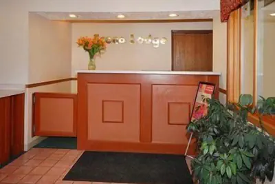 Photo 5 - Econo Lodge Traverse City South
