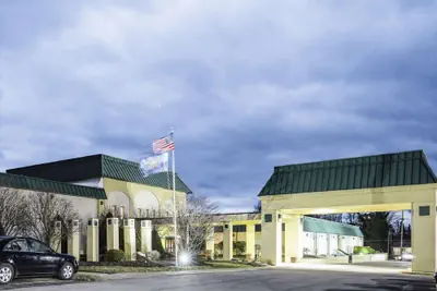 Photo 2 - Ramada by Wyndham Indiana