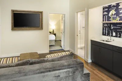 Photo 4 - Hotel Indigo Boston Garden by IHG