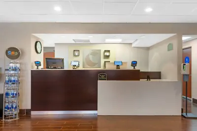 Photo 3 - Comfort Inn Anaheim Resort