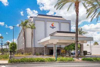 Photo 2 - Comfort Inn Anaheim Resort