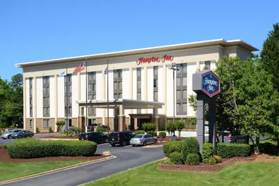 Photo 2 - Hampton Inn Charlotte North / Lake Norman