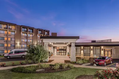 Photo 2 - Crowne Plaza Milwaukee Airport by IHG