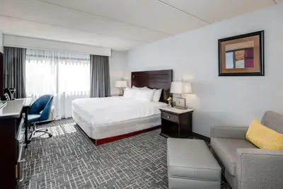 Photo 5 - Crowne Plaza Milwaukee Airport by IHG