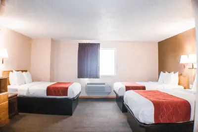 Photo 5 - Victorian Inn & Suites