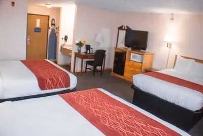Photo 4 - Victorian Inn & Suites