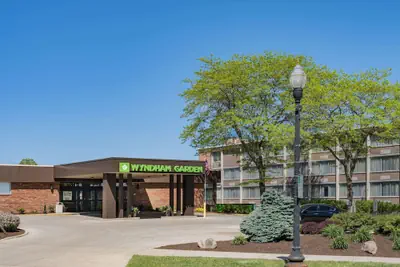 Photo 2 - Wyndham Garden Kenosha Harborside