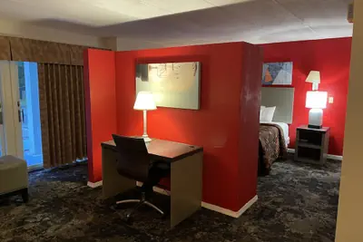 Photo 4 - Gold Star Inn & Suites