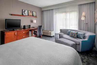 Photo 5 - Courtyard by Marriott Newark Liberty International Airport