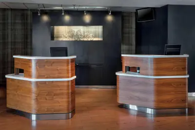 Photo 3 - Courtyard by Marriott Newark Liberty International Airport