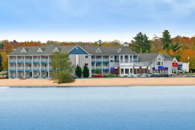 Photo 2 - Ramada by Wyndham Mackinaw City Waterfront