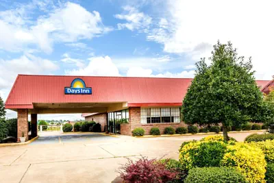 Photo 2 - Days Inn by Wyndham Batesville