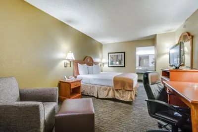 Photo 5 - Quality Inn & Suites Dallas - Cityplace