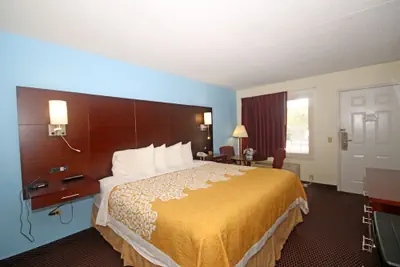 Photo 5 - Hamilton Inn Jonesville NC