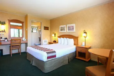 Photo 2 - Pepper Tree Inn