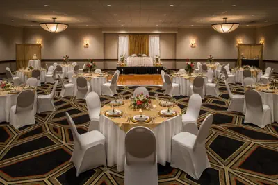 Photo 3 - Four Points by Sheraton Bellingham Hotel & Conference Center