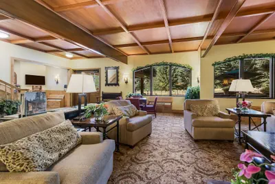 Photo 5 - Best Western Tyrolean Lodge