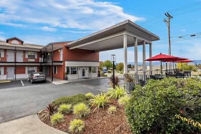 Photo 2 - Best Western Grants Pass Inn