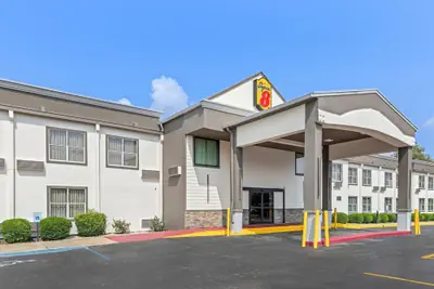 Photo 2 - Super 8 by Wyndham Athens
