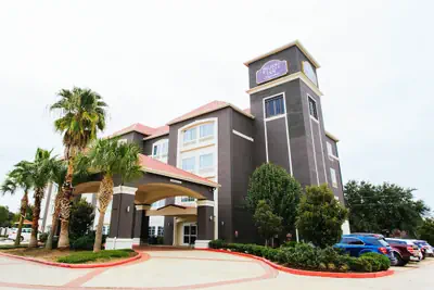 Photo 2 - Palacio Royale Inn Signature Katy