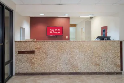 Photo 5 - Red Roof Inn Mobile North - Saraland