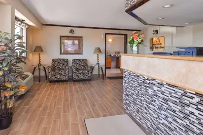Photo 5 - Americas Best Value Inn Pittsburgh Airport